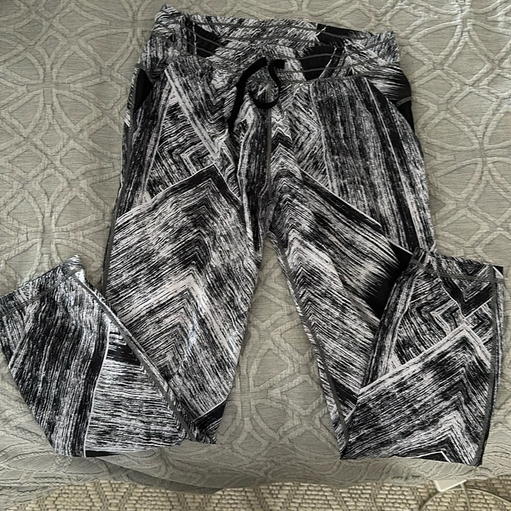Light weight jogger style pant, lightly worn.